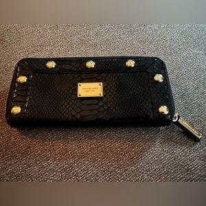 MICHAEL KORS ❤️PYTHON EMBOSSED SOFT LEATHER ZIP AROUND WALLET.